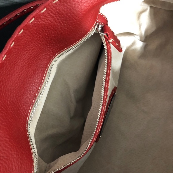 💥SOLD💥🌺Authentic Fendi Baguette Handbag in Red Leather🌺 - Picture 7 of 17